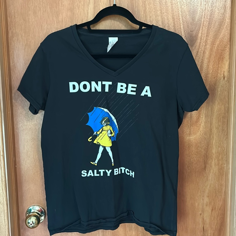 **3/$15** Women’s large v neck graphic t. Size L.